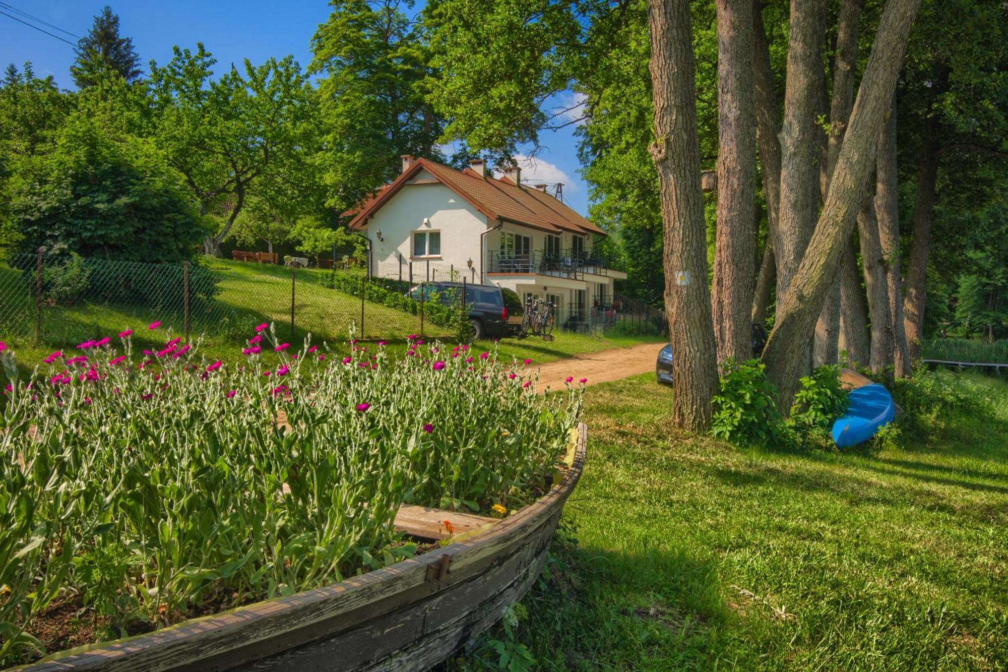 Domki Nad Brzegiem Dluzek Esterno foto